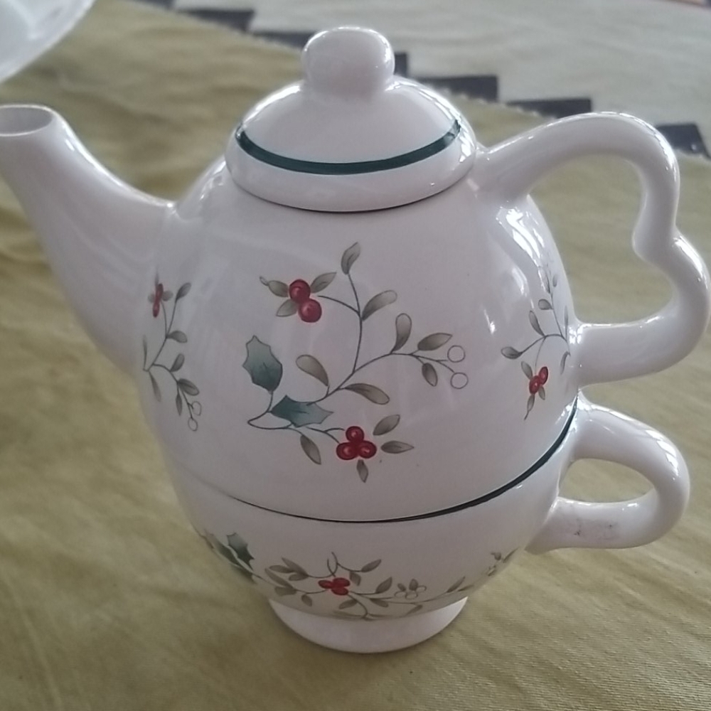 Pfalzgraff Winterberry 3 PC "TEA for One" Tea Set - Picture 3 of 8